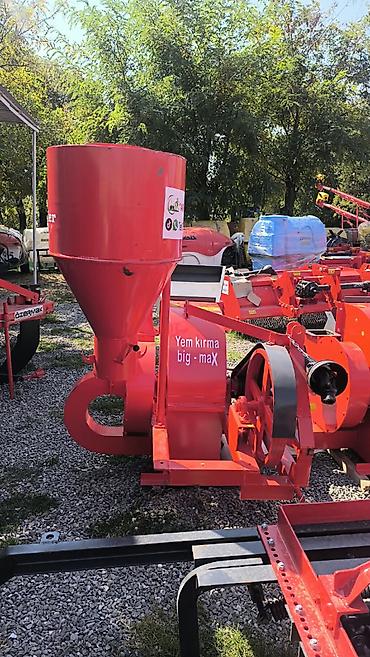 durmaz traktor: Yem qıran – 40 bıçaqlı, traktor PTO ilə işləyən model. Mısır, arpa — 5