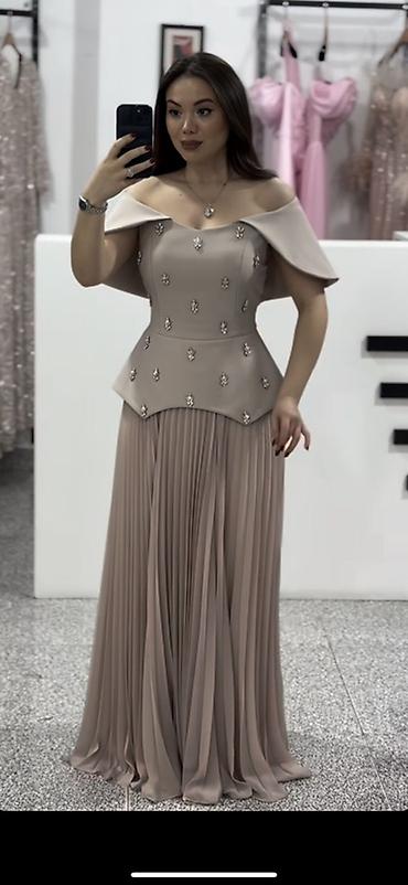 - Rəng: taupe/şabalıdı-boz tonlarında - Üst hissə: açıq çiyin