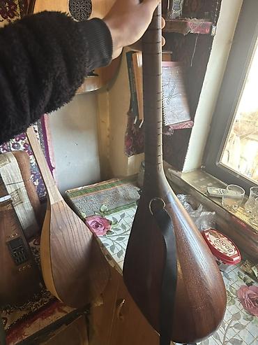 Digər musiqi alətləri: Elektro-çılqılı saz - Korpus: ağacdan hazırlanmış, tünd rəngli, yan — 16