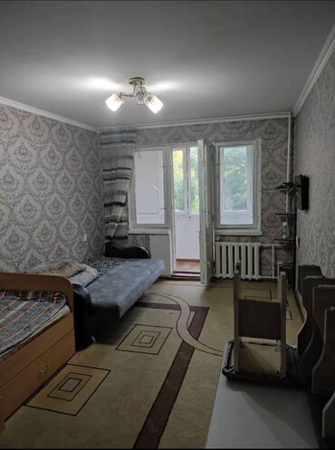 срочно продаётся 1 комнатная квартира в районе ошского рынка: 1 комната, 35 м², 105 серия, 8 этаж, Косметический ремонт