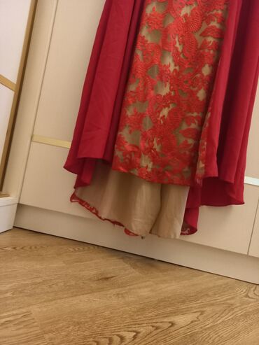 Ziyafət donları: Nişan Paltarıdı 4 aydı alınıb 338 manata ama 130 manata satılır. 1 — 3