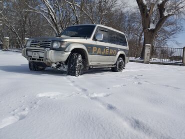 avto kalonkalar: Mitsubishi Pajero: 2.8 l | 1996 il Sedan