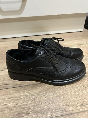 Digər ayaqqabılar: 1.Ботинки Натуральная кожа Размер 39 Цена 60 azn 2. Зимние ботинки — 1