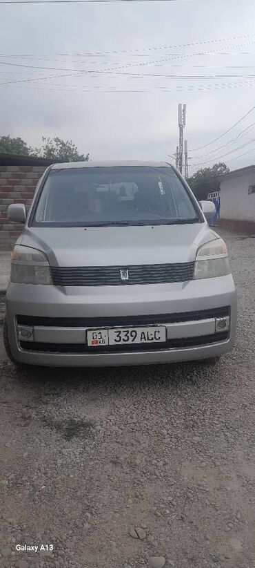 купить бу электромобиль из китая: Toyota Voxy: 2003 г., 2 л, Автоматтык, Бензин, Вэн/Минивэн