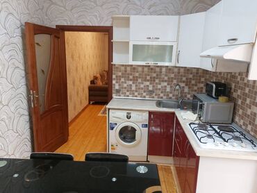 Uzunmüddətli kirayə mənzillər: Mənzil Nəsimi Metrosuna 5 dəqiqəlik məsafədə yerləşir, Yaxınlığında — 10