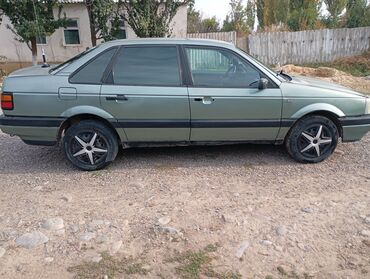 борт портерге: Volkswagen Passat: 1991 г., Седан
