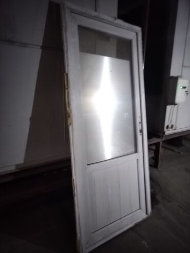 двери на кухню: Входная дверь, цвет - Белый, Б/у, Самовывоз