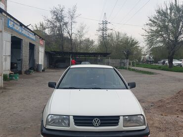 машине вента: Volkswagen Vento: 1995 г., 1.8 л, Механика, Бензин, Седан