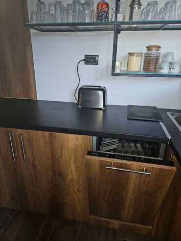 Dugoročni najam stanova: 2 sobe — 8