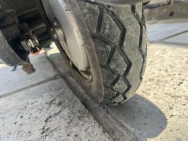 Скутеры: 🛵 Продаётся электроскутер 📌 Максимальная скорость: 45–50 км/ч 📌 Запас — 11
