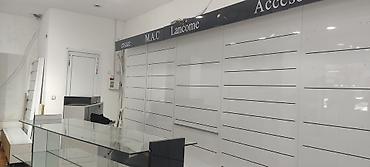 Оборудование для магазинов: Mağaza vitrin mebeli – şüşə rəf və panel sistemi - Ön giriş üçün iki — 5