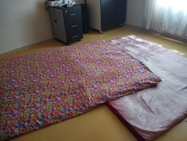 matras tək: Işlənmiş taxt döşək 2 dənəhərəsi 20 man.
1 tək döşək 15 man