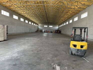 аренда места для продажи мороженого: Сдается просторное складское помещение из сэндвич панели. Здание имеет