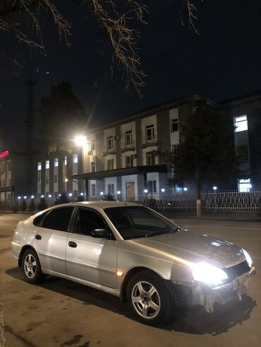 автомобил тойота: Toyota Avensis: 2001 г., 1.8 л, Автомат, Бензин, Хэтчбэк