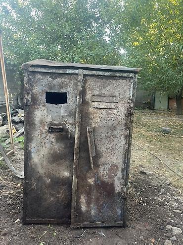Металлический сейф/шкаф хозяйственного назначения из толстой стали