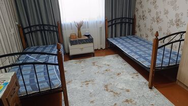 Rəflər: İşlənmiş, İkinəfərlik çarpayı, Matrassız