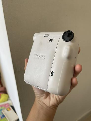 digital camera: Fujifilm Instax Mini 12 — мгновенная камера белого цвета. Основные — 5