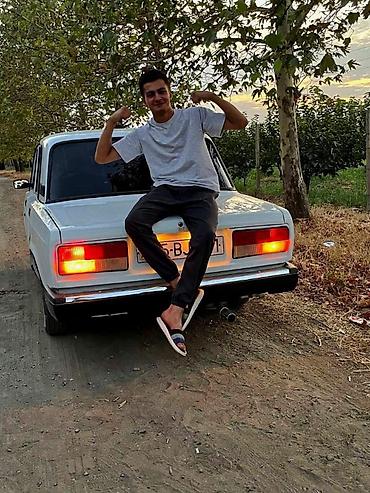 2107 tekeri: VAZ 2107, ağ rəng - Korpus: sedan, klassik “qutu” dizayn - Arxa — 1