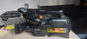 черная видеокамера: Продаю видео камеру сони каторый снимает FullHD качестве она