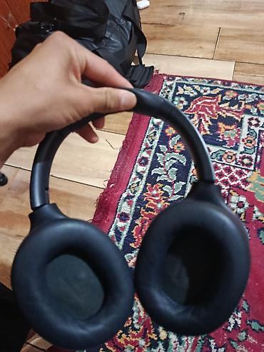 Беспроводные полноразмерные наушники (over‑ear), цвет черный. -