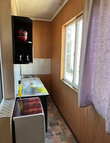 срочная продажа авто бишкек: 1 бөлмө, 35 кв. м, 104-серия, 4 кабат, Косметикалык ремонт
