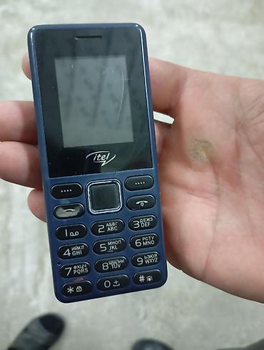 Itel düyməli telefon Xüsusiyyətlər: - Kompakt korpus, tünd mavi rəng