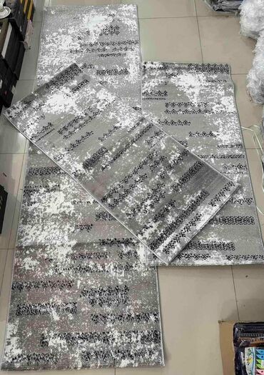 Tepisi i prostirke: Nova kolekcija
Set 3 staze
 (1) 76x250
(2) 63x140 — 6