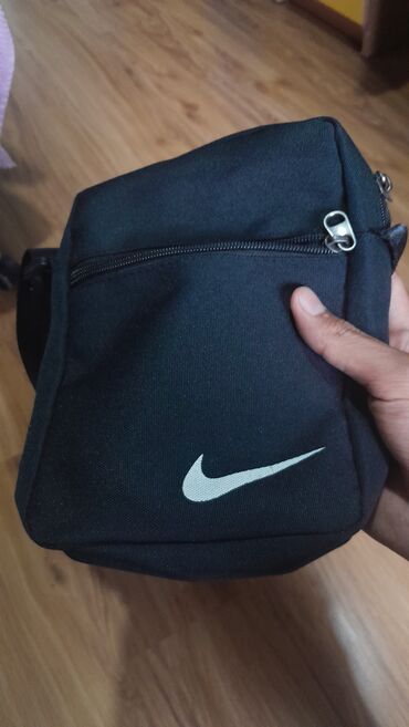 Барсетки: Барсетка, Nike, Материал: Тканевый материал, Множество карманов, Оригинал, Регулируемый ремень, Новый
