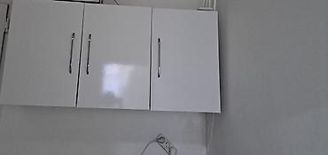 Ağ rəngli divar dolabı - Üç qapılı, asma tipli modellə - Parlaq