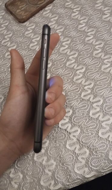 Apple iPhone: IPhone 11, Qara, Face ID — 8