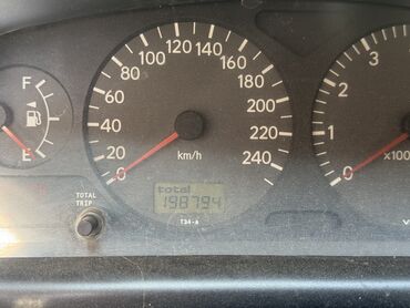 Toyota: Toyota Avensis: 2001 г., 2 л, Механика, Бензин, Седан