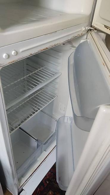 indesit: Продаю НЕ рабочий Холодильник Indesit белого цвета с двумя камерами — 3
