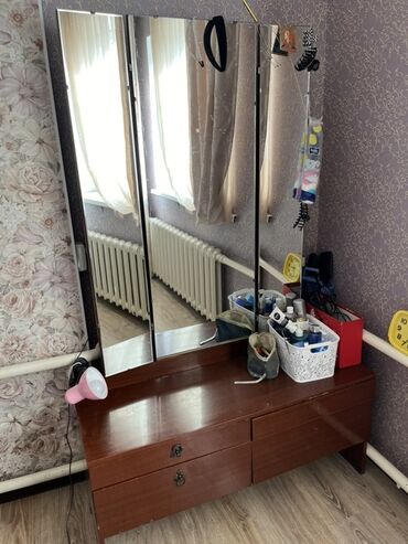 дневник для девочек: Даараткана үчүн үстөл, Күзгүсү менен, түсү - Күрөң, ЛДСП