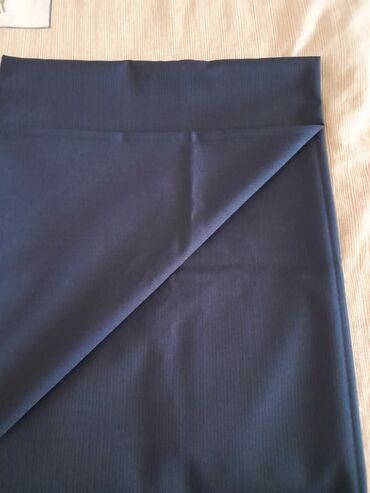накидка на диван: Темно-синяя ткань на брюки или юбку. Размер 1,5 х 1 метр. Чтобы
