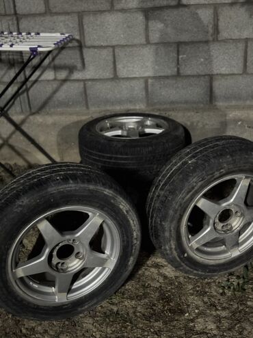 Продаю Комплект из четырех автомобильных колес размера 195/65R15