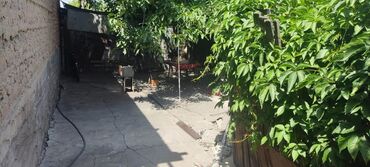 срочно продаю дом село садовое: Үйдүн жарымы, 45 кв. м, 3 бөлмө, Менчик ээси, Эски ремонт