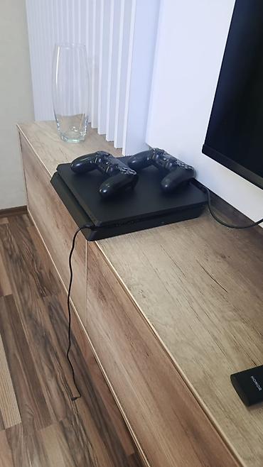 xbox logitech g920: Sony PlayStation 4 Pro (PS4 Pro) oyun konsolu + 2 ədəd DualShock 4 — 3