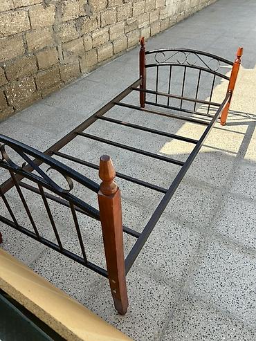 çarpayı tək: Tək nəfərlik metal çarpayı.Yenidir, az istifadə olunub. Yanlız nağd — 2