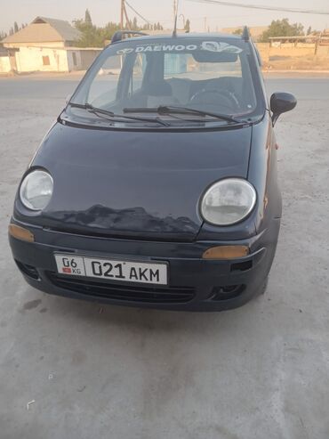 купить маленькую машину недорого: Хэтчбек Daewoo Matiz в темно-синем цвете, оснащенный багажником на
