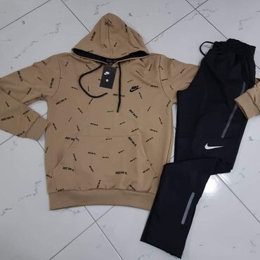 komplet trenerke nike: Duks 2490 dinara 
Trenerka 2300 dinara 
Komplet 4200 dinara