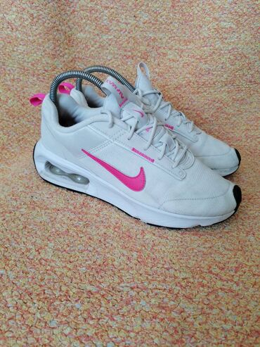 Women's Sneakers and athletic shoes: Nike, 40.5 — 7