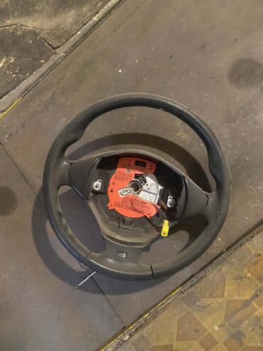 BMW E36, E39 M sükan. Airbagı yoxdu, lentası üstündədi. Amma kimdəsə