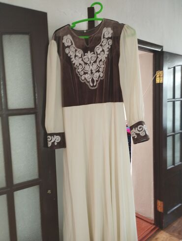кыргыз платье: Вечернее платье, Длинная модель, С рукавами