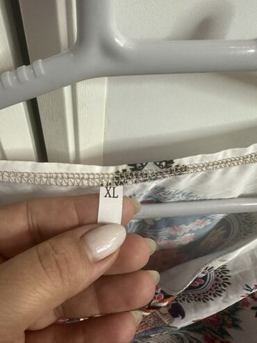 Dəstlər, kostyumlar: Qadın geyim dəsti -geyimlerin her biri 5 manatdl cox yaxsl — 5