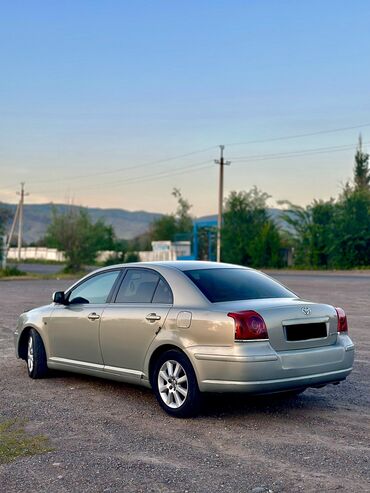 обмен на 570: Toyota Avensis: 2004 г., 2 л, Автомат, Бензин, Седан