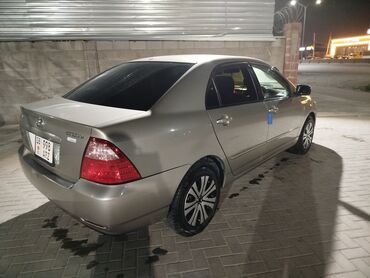 авто в кредит без первоначального взноса: Элегантный седан Toyota Corolla светло-бежевого цвета с черными литыми