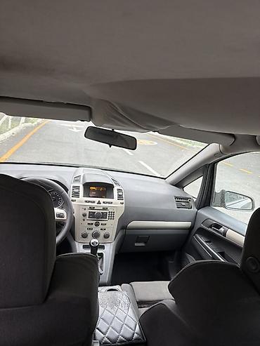 zafira: Opel Zafira, qara rəng, 7 oturacaqlı miniven. - Kuzov — 8