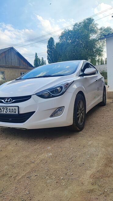дом меняю: Продается автомобиль Hyundai Elantra белого цвета. Этот седан