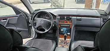 lexus ct 200: Mercedes-Benz E 320: 3.2 l | 2001 il Sedan — 3