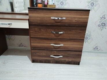 mebel qulpu: Güzgüsüz